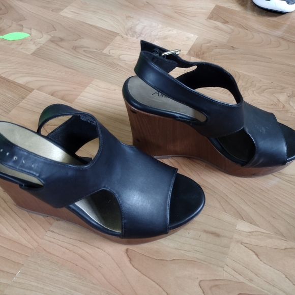 American Eagle Wedges 8.5 - Picture 2 of 5